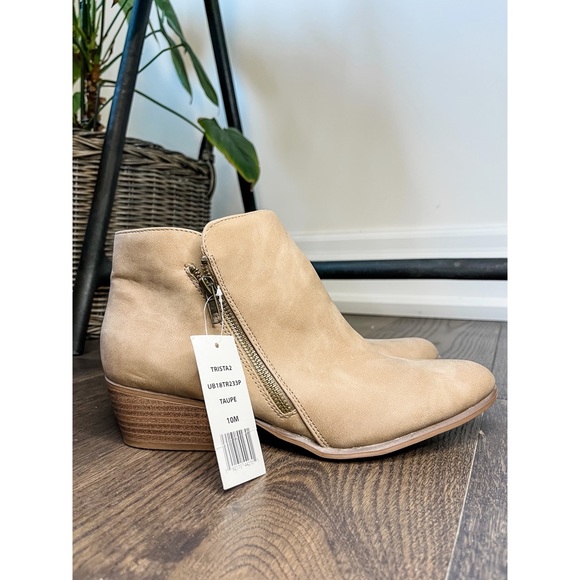 Brand New Union Bay Chelsea Boots with Heel, Size 10 - Picture 3 of 4